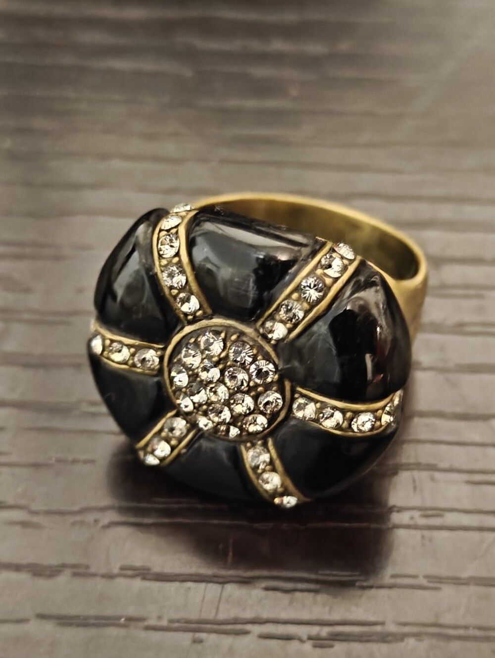 Heidi Daus "Black Diamonds a la mode” cocktail ring